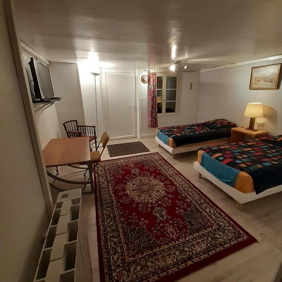Chambres D'Hotes Gobillon แมงเตอนง ภายนอก รูปภาพ