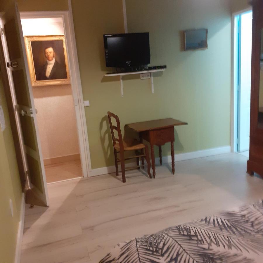 Chambres D'Hotes Gobillon แมงเตอนง ภายนอก รูปภาพ
